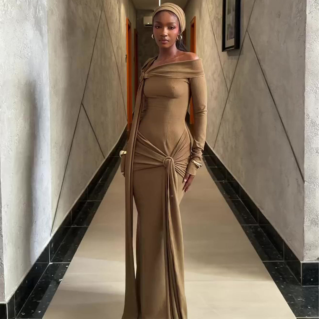 Damen Langärmliges Abendkleid mit asymmetrischem Schnitt und raffinierten Drapierungen EB