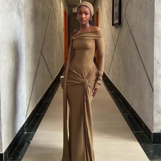 Damen Langärmliges Abendkleid mit asymmetrischem Schnitt und raffinierten Drapierungen EB