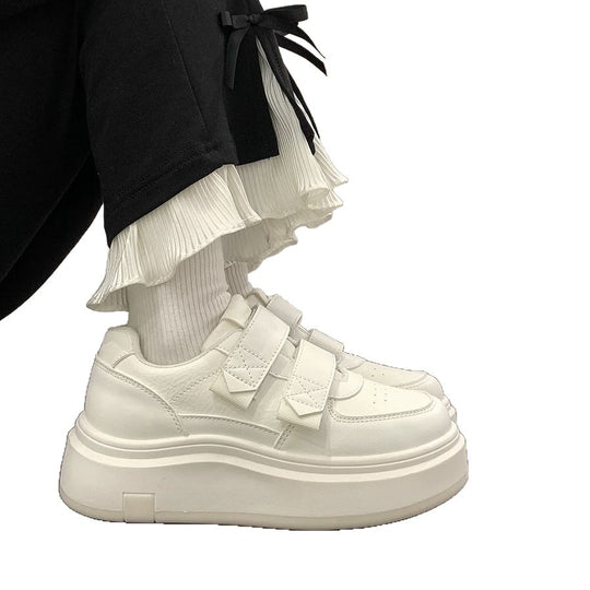 Damen Hochwertige Plateausneaker mit praktischem Klettverschluss und luxuriösem Komfort EB
