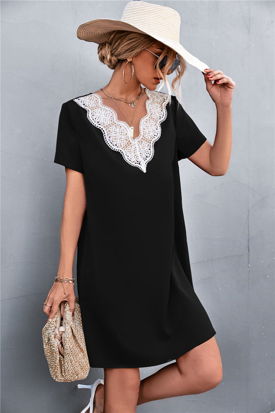 Damen Kleid mit elegante Spitze und lässigem Schnitt EB