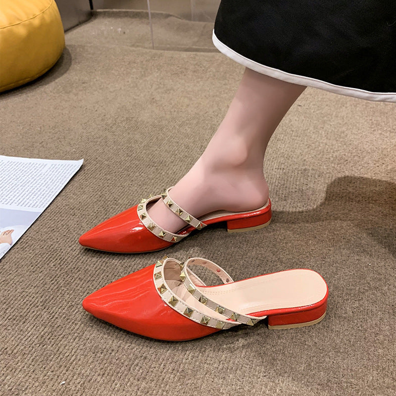 Damen elegante Mules mit modernen Nietenakzenten EB