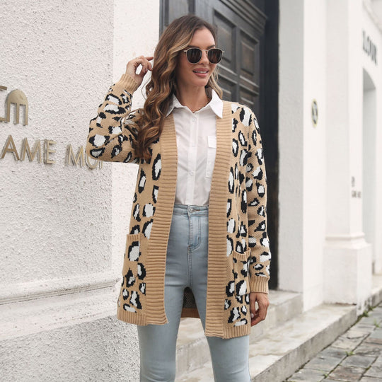 Damen Strickjacke mit modernem Leopardenmuster und Taschen EB