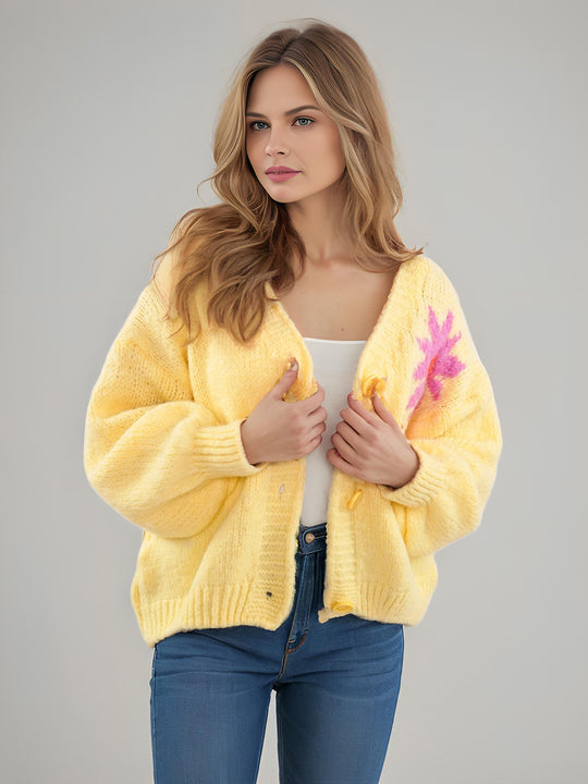 Damen gemütlicher Strickcardigan mit floralem Design und modernen Knopfdetails EB