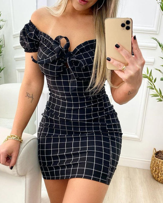 Damen figurbetontes Minikleid mit Rüschendetails und Karomuster EB