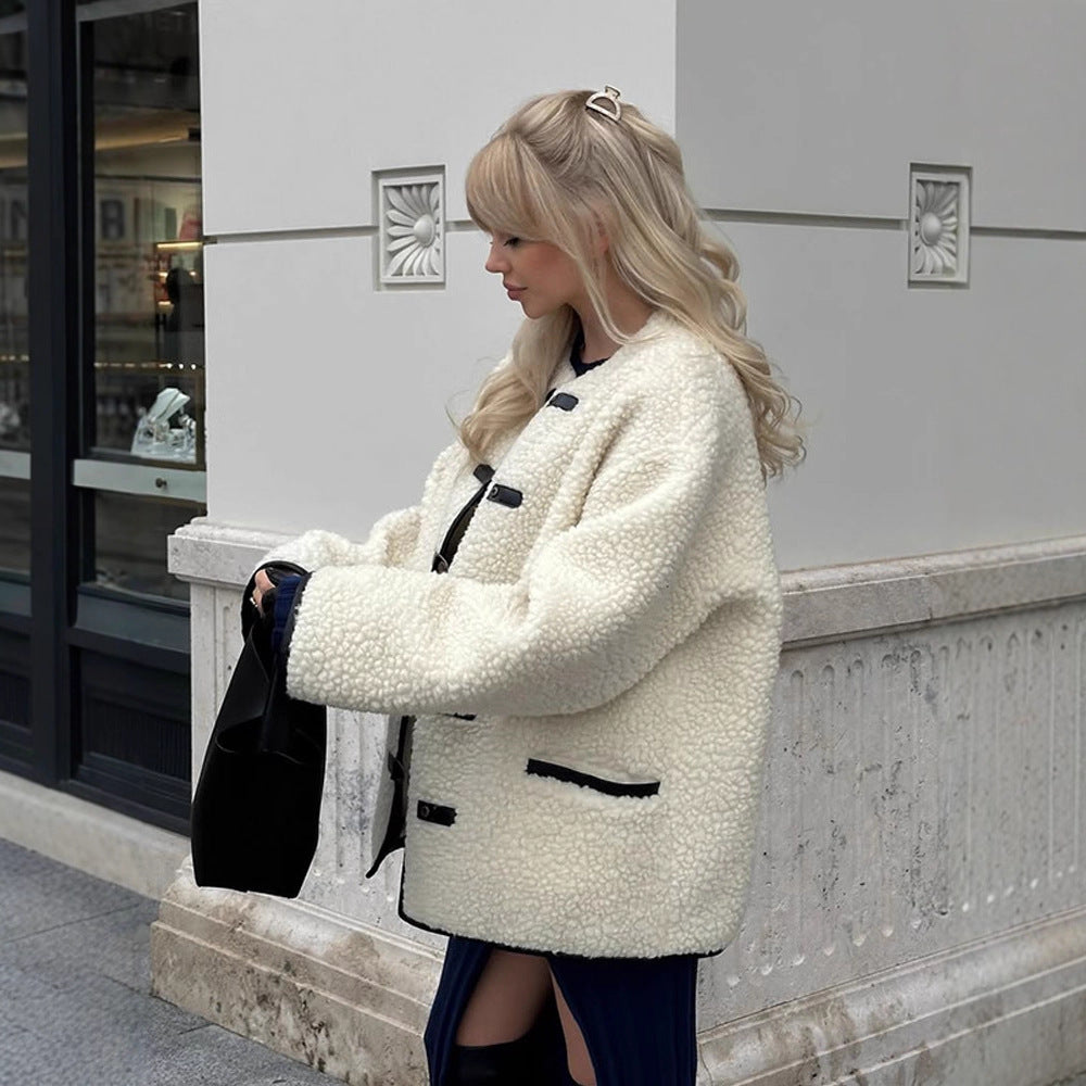 Damen Kunstfelljacke mit modernem Schnitt und praktischen Knopfdetails EB