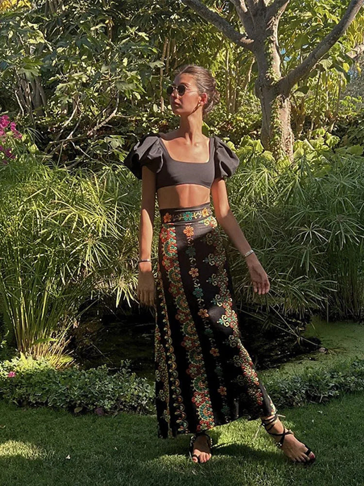 Damen Zweiteiliges Outfit mit kurzem Oberteil und floralem Maxirock EB