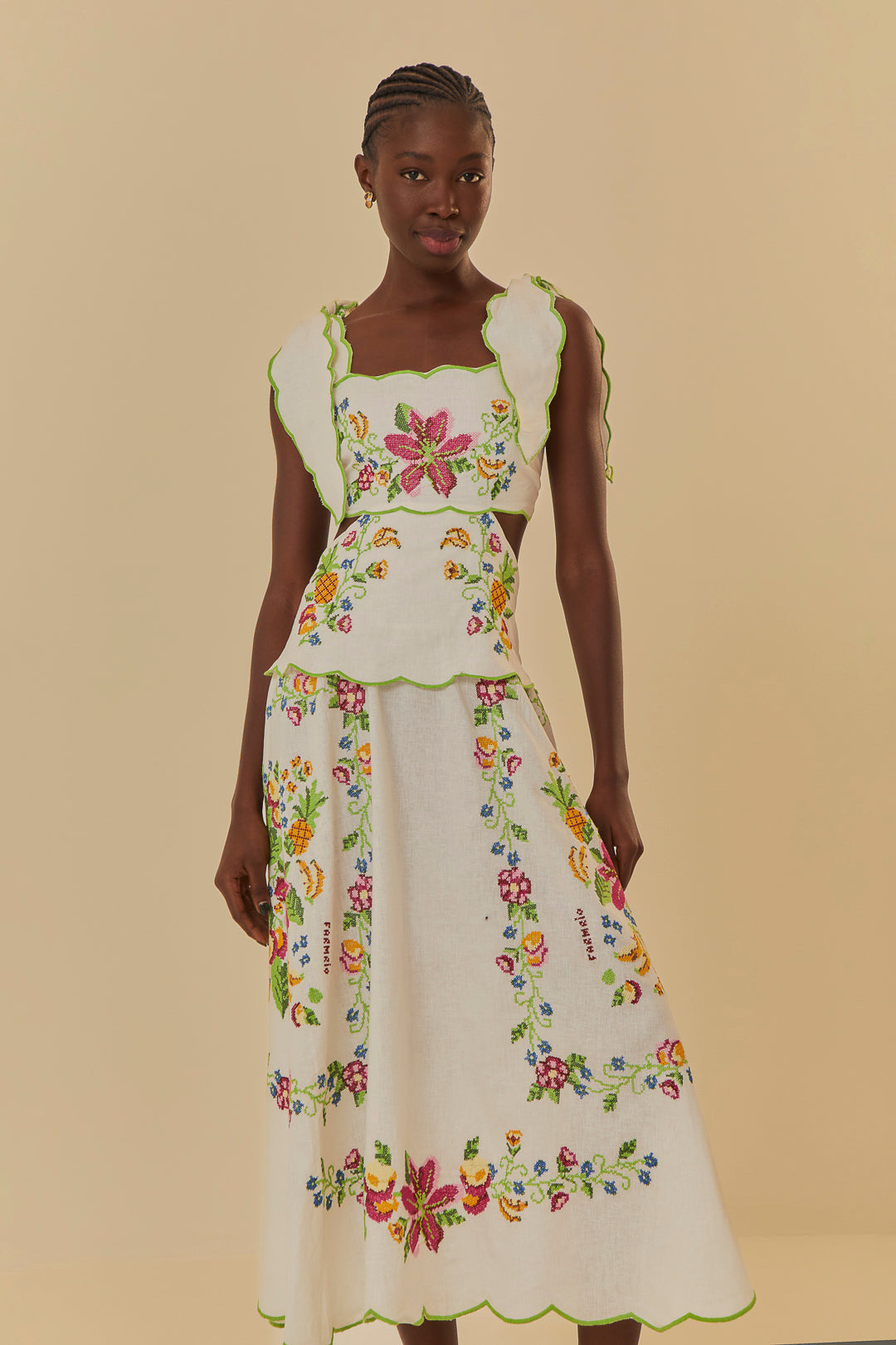 Damen Sommerkleid mit aufwendiger floralem Stickdesign EB