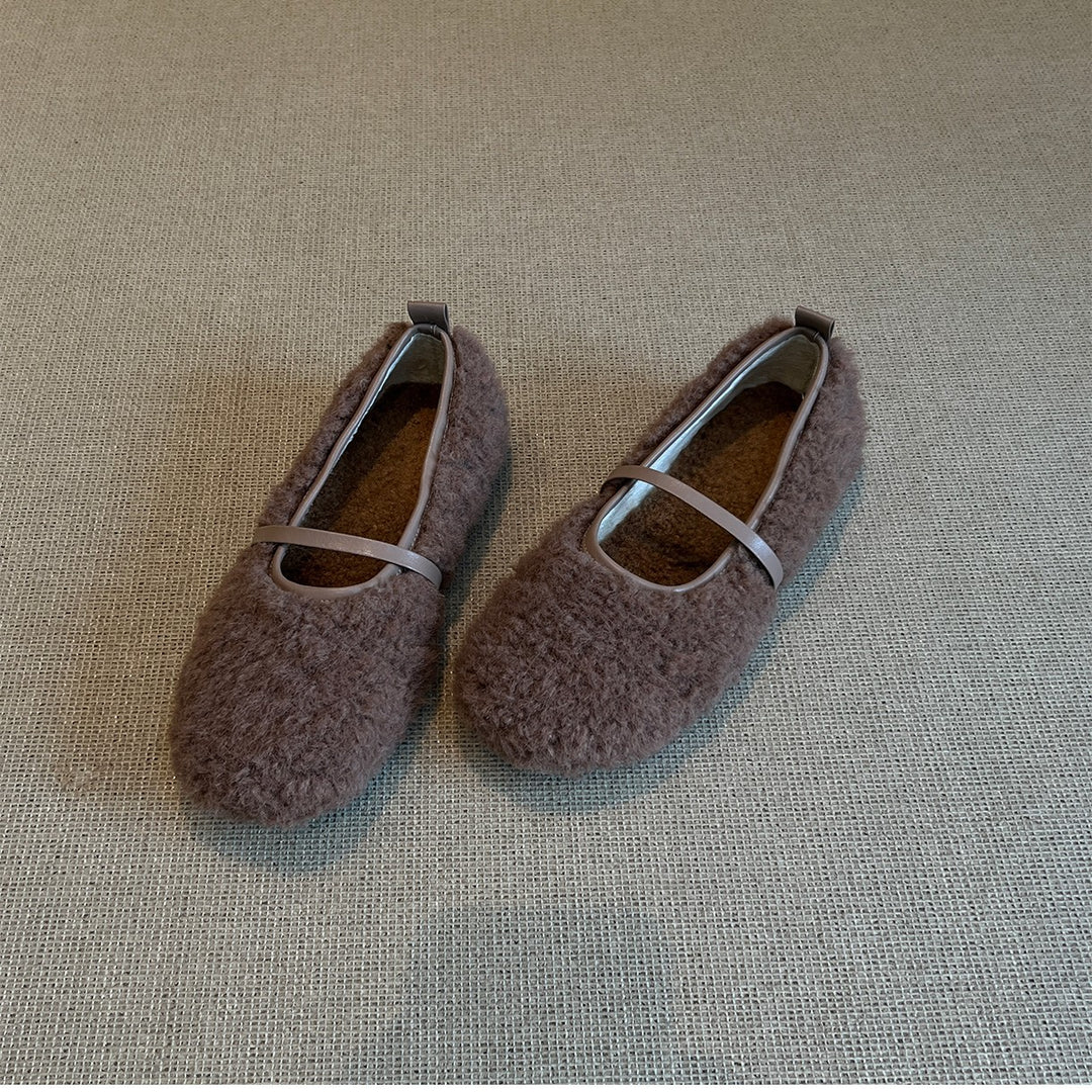Damen Hausschuhe mit flauschigem Obermaterial und dekorativem Riemchen EB