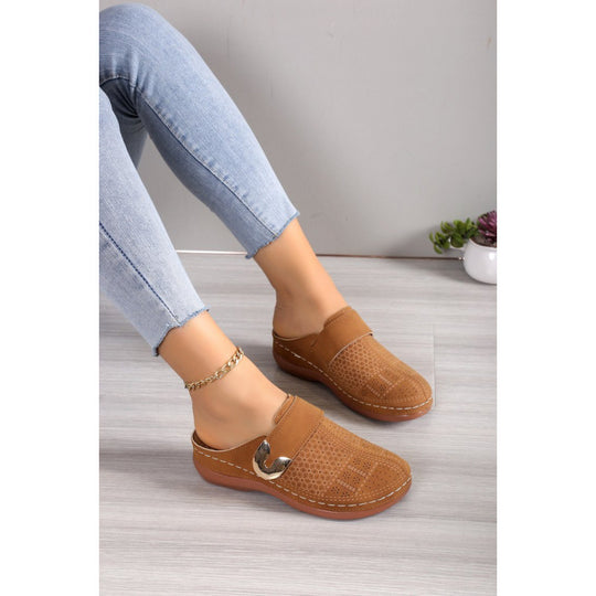 Damen bequeme Clogs mit atmungsaktiver Obermaterialstruktur und modischem Riemchen EB