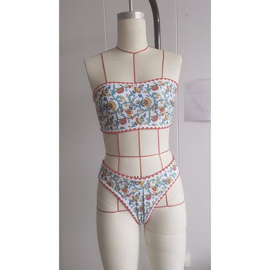 Damen Bandeau-Bikini mit floralen Mustern und verspieltem Rüschensaum EB