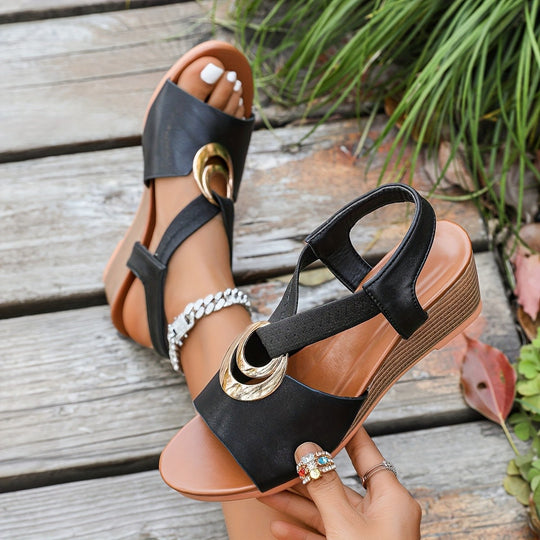 Damen Wedge-Sandalen mit verstellbarem Riemendesign und modischem Anhänger EB