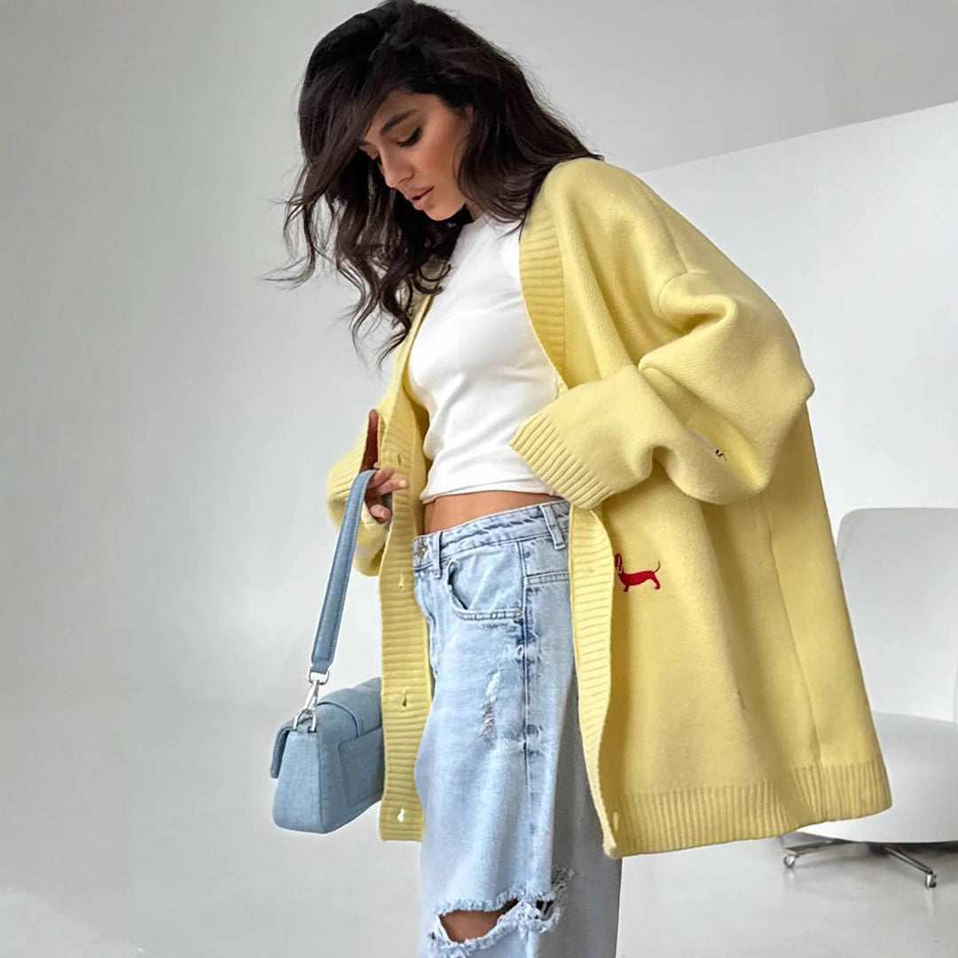 Damen Oversized Strickcardigan mit gestickten Dackelmotiven Eichborn Berlin