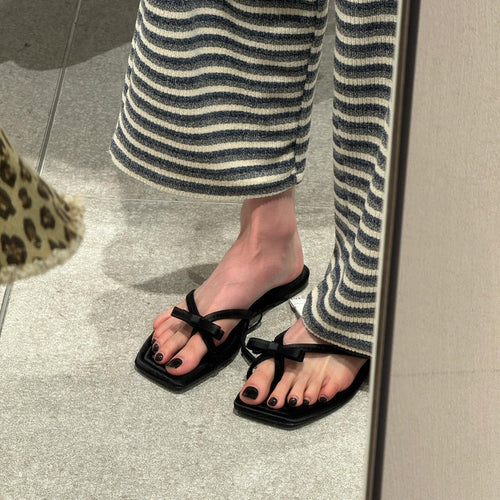 Damen Zehentrenner-Sandalen mit schickem Riemendesign und komfortablem Fußbett EB