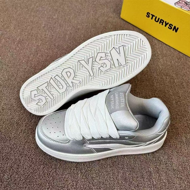 Damen Sneakers mit glänzendem Obermaterial und bequemer Schnürung EB