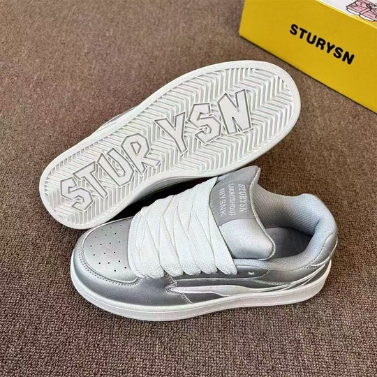 Damen Sneakers mit glänzendem Obermaterial und bequemer Schnürung EB