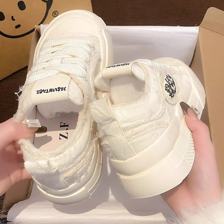 Damen Exklusive Trend-Sneaker mit weichem Obermaterial und besonders dämpfender Sohle EB