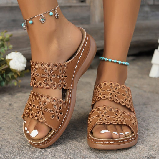 Damen Zehentrenner-Sandalen mit dekorativem Lochmuster und komfortabler Fußbett EB