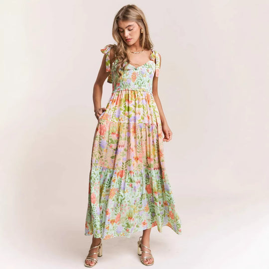 Damen Kleid mit verspieltem Floral-Design und Rüschenärmeln EB