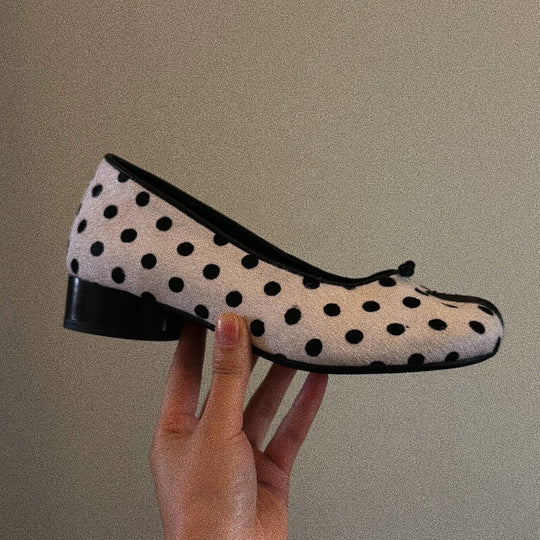 Damen Ballerinas mit eleganter Punktmusterung und innovativem Zehendesign EB