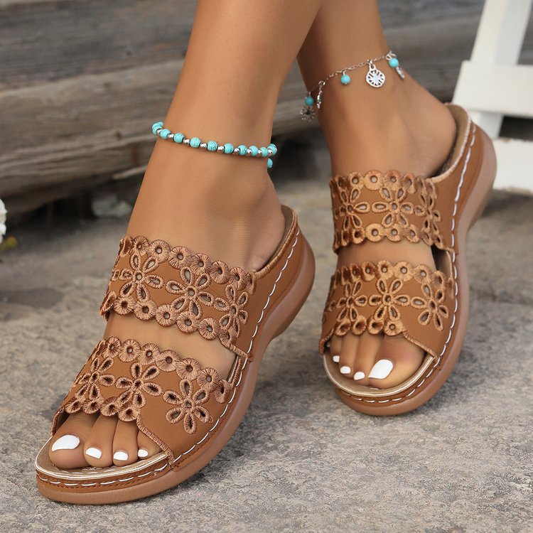 Damen Zehentrenner-Sandalen mit dekorativem Lochmuster und komfortabler Fußbett EB