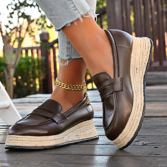 Damen Mokassins mit modischem Plateau und geflochtenem Detail EB