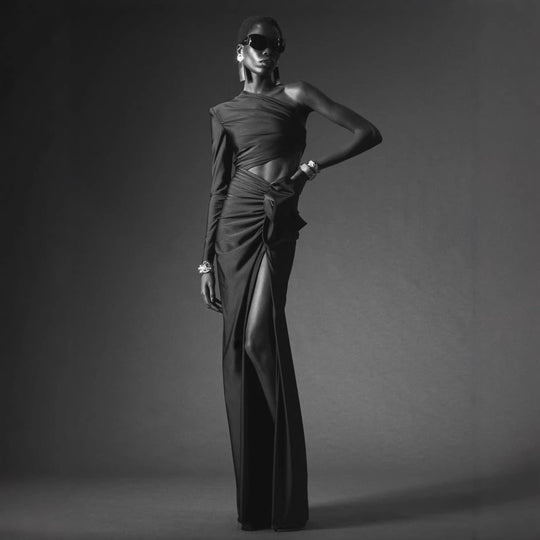 Damen Elegantes Maxikleid mit asymmetrischem Design und schwingendem Rock EB
