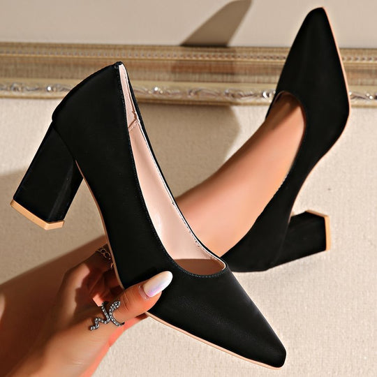 Damen Elegante Pumps mit modischem Blockabsatz und spitzem Design EB
