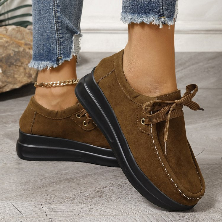 Damen Keilsneaker im Mokassinstil mit Veloursoptik und gepolsterter Komfortsohle EB