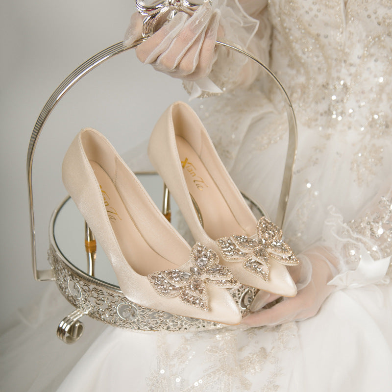 Damen Elegante Pumps mit funkelnder Blumenapplikation und schmalem Absatz EB