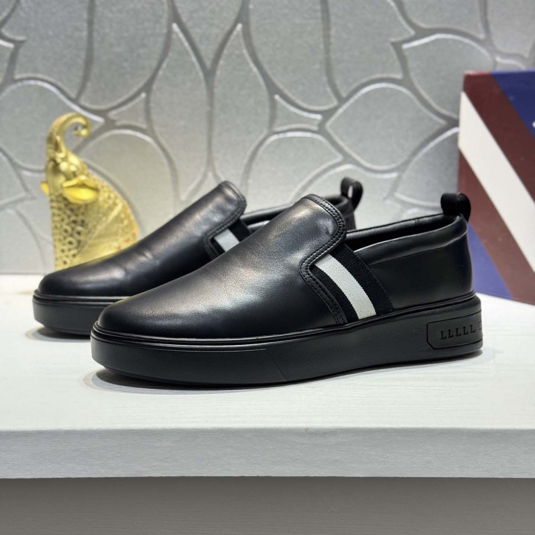 Damen Sportliche Slip-On Sneaker mit elastischen Einsätzen EB