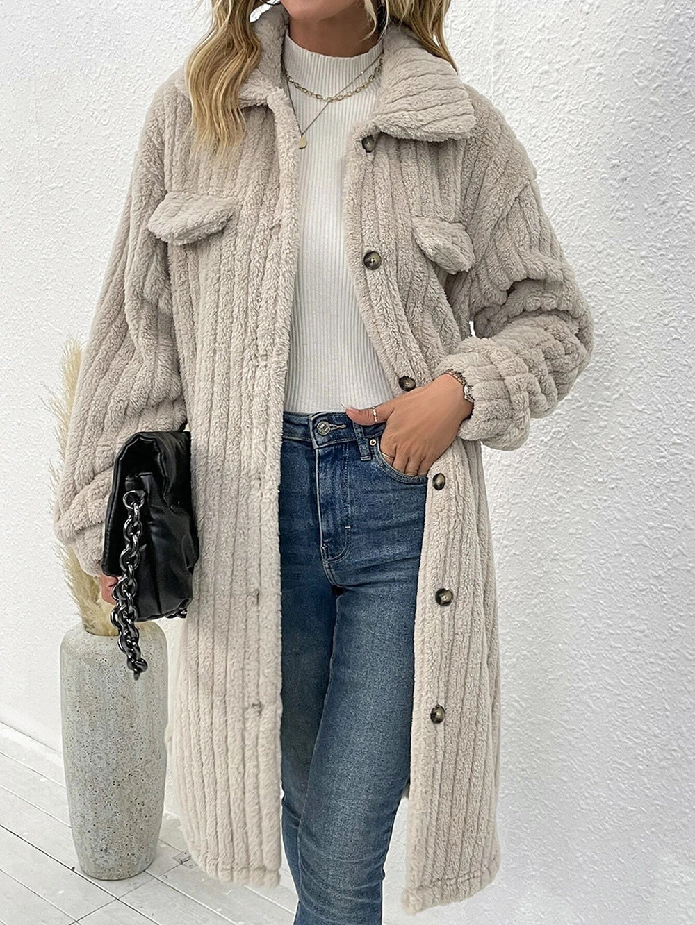 Damen nan langer Teddy-Mantel mit Schalkragen und aufgesetzten Brusttaschen EB