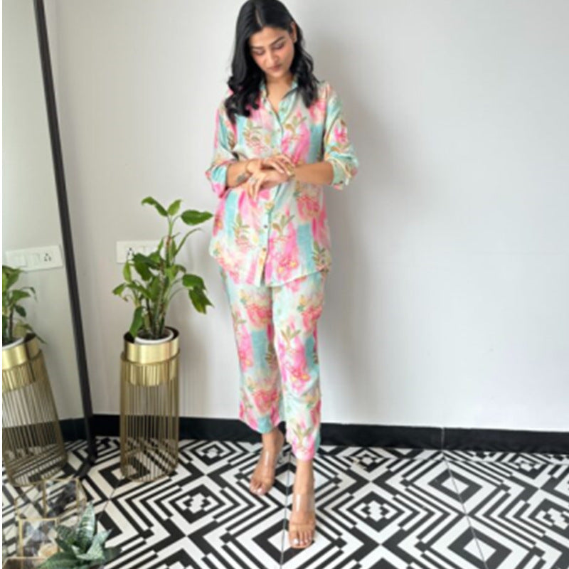 Damen luxuriöses Pyjama-Set mit floralem Design und knöpfbarem Oberteil EB
