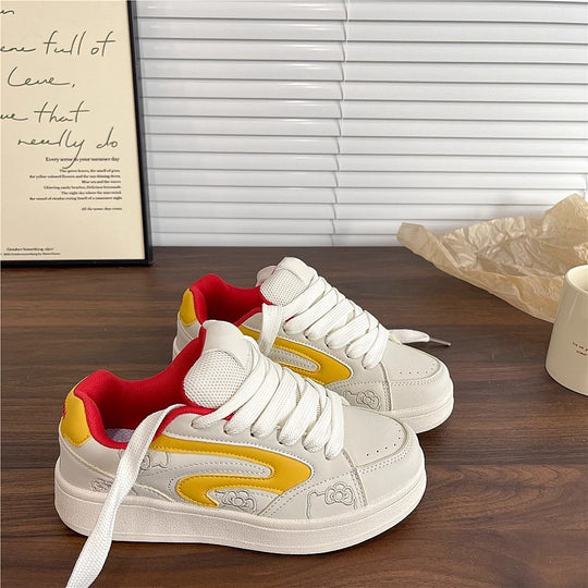 Damen Sportliche Sneakers mit einzigartigem Design und luftigen Einsätzen EB