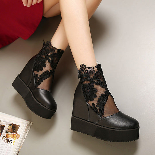 Damen Wedge-Pantoletten mit elegantem Spitzen-Design und transparenter Seite EB