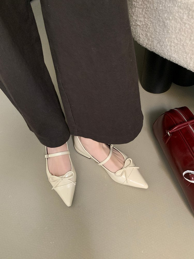 Damen elegante Ballerinas mit modischem Riemchen und spitzem Design EB
