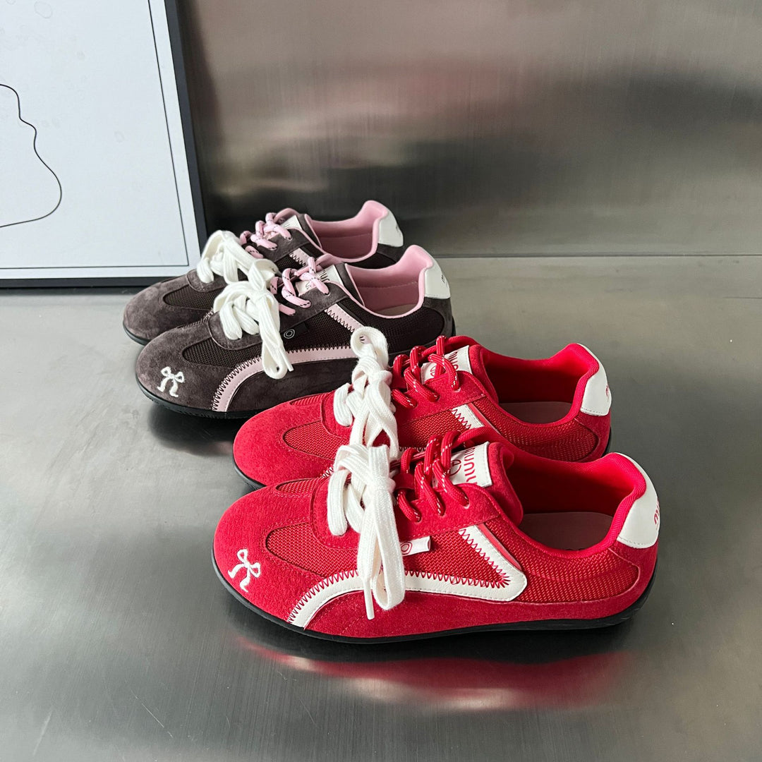 Damen Sportliche Sneakers mit atmungsaktiver Mesh-Oberfläche und eleganter Wildlederverzierung EB