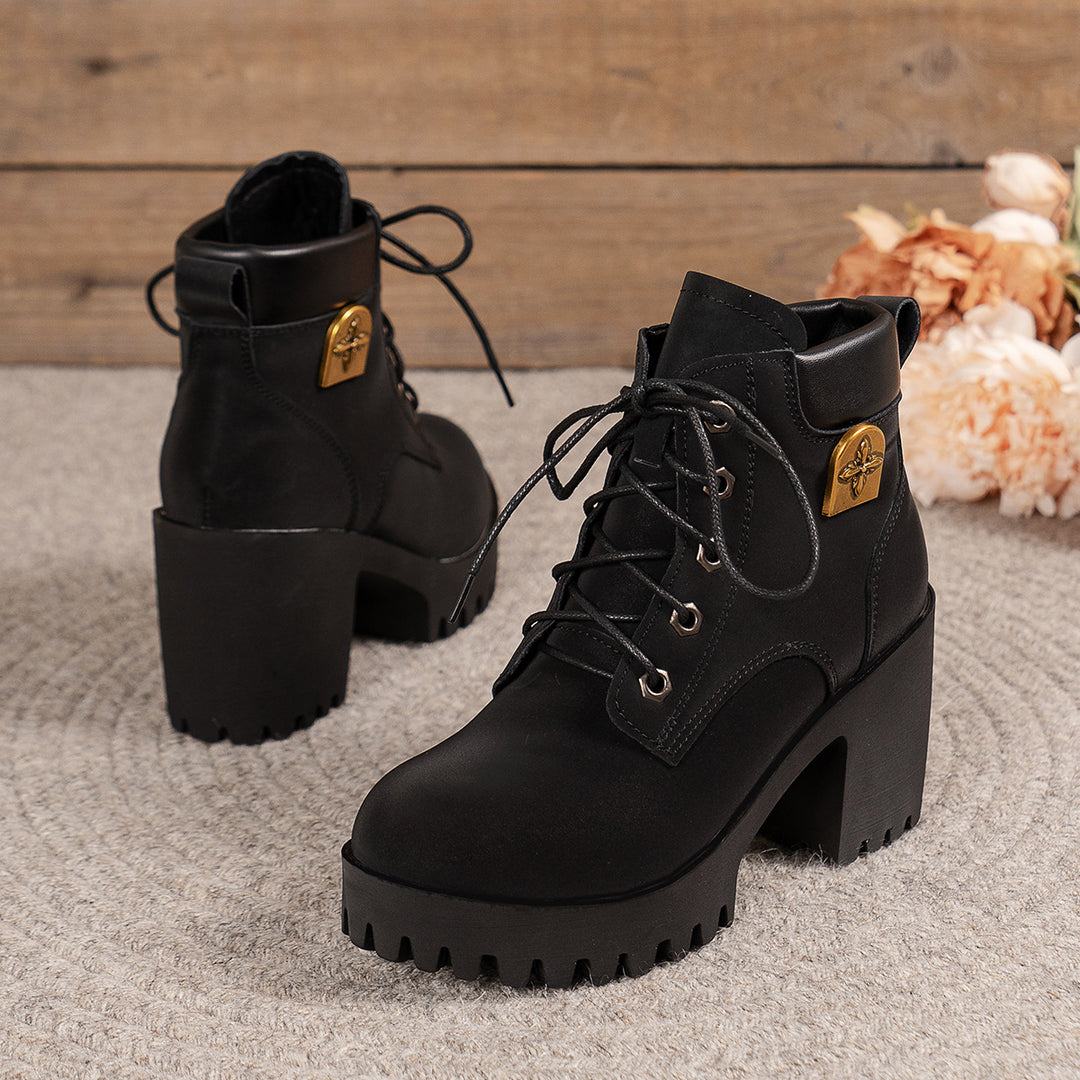 Damen Schnürstiefeletten mit markanten Profilsohlen und elegantem Anhänger EB