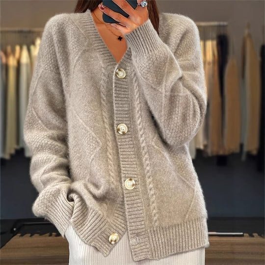 Damen nan Oversize Strickcardigan mit Zopfmuster V-Ausschnitt und Perlmuttknöpfen EB