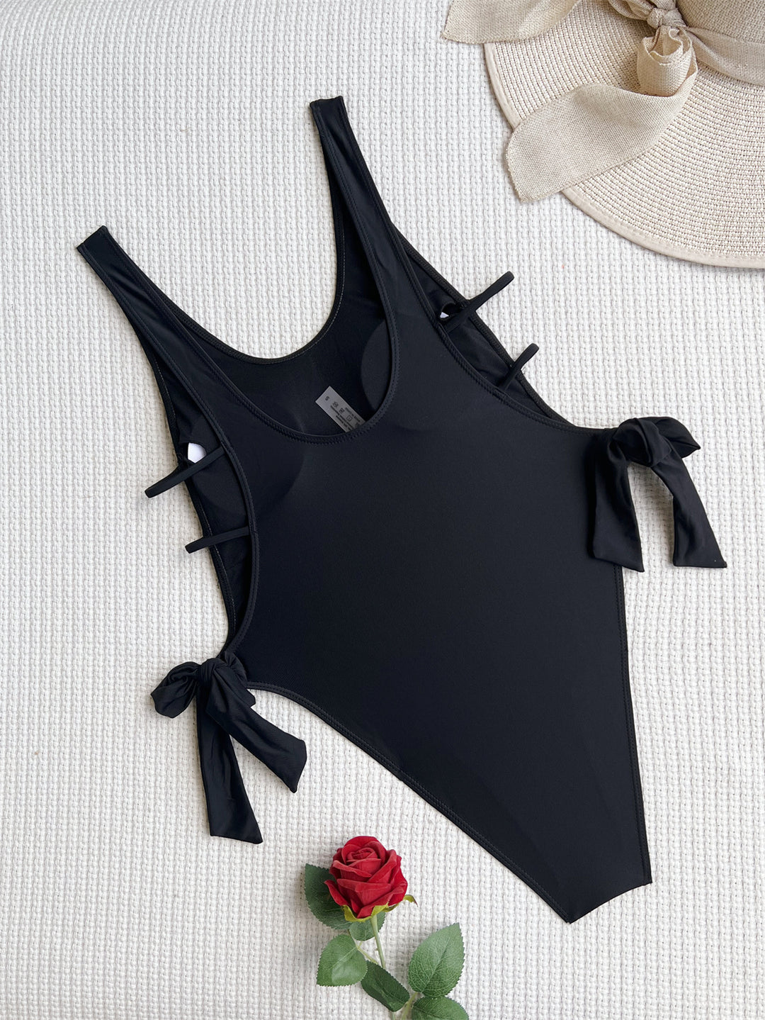 Damen Hochgeschnittener Badeanzug mit eleganten Schnürdetails EB