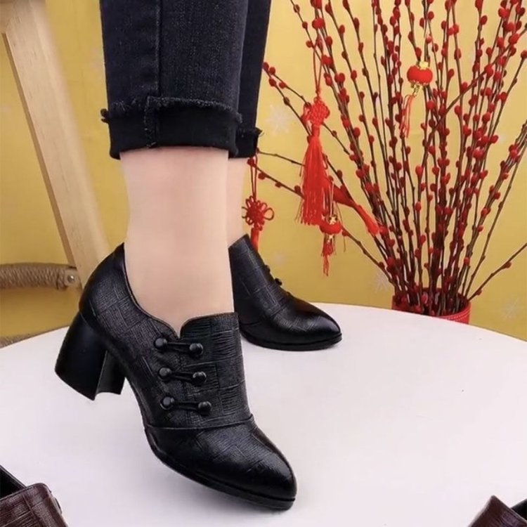 Damen Elegante Spitze Slipper‑Pumps mit niedrigem Blockabsatz und strukturierter Lederoptik EB