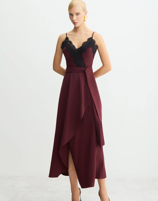 Damen Maxikleid mit Spitzenbesatz und seitlichem Schlitz EB