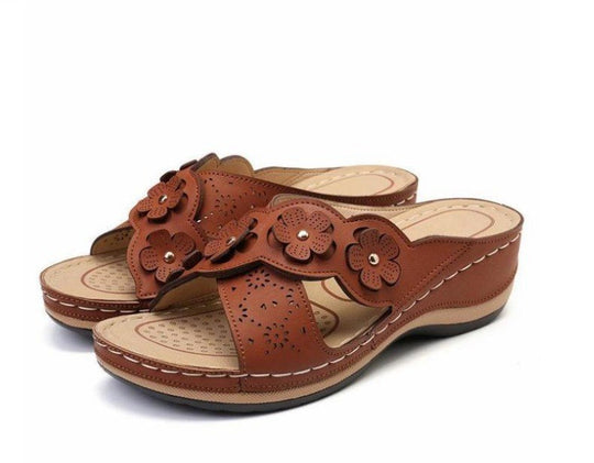 Damen Elegante und komfortable Sandaletten mit floralem Verzierungsdesign EB