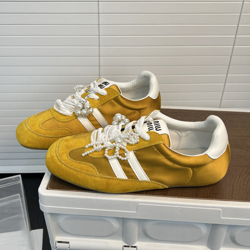 Damen elegante und modische Sneakers mit dekorativen Perlenapplikationen EB