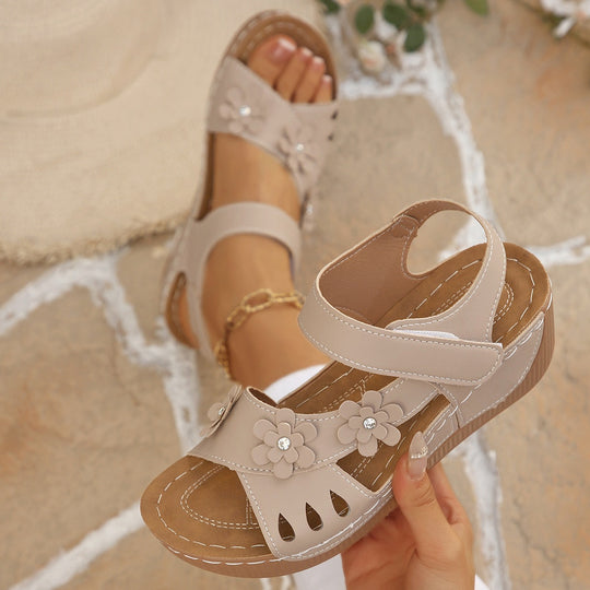 Damen Komfort-Wedgesandalen mit verstellbarem Klettverschluss und Blütenapplikation EB