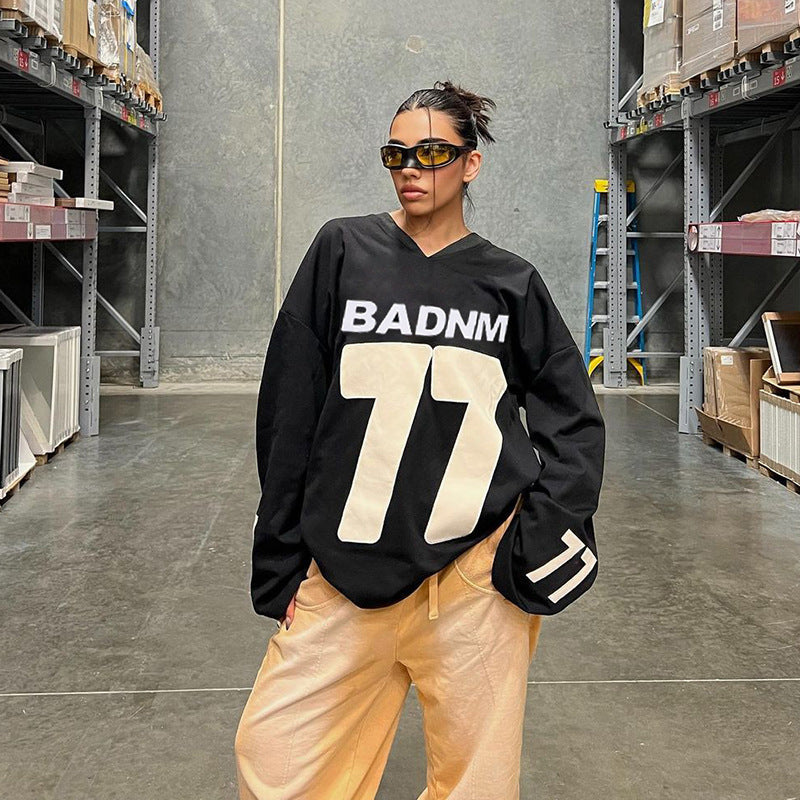Damen Oversize Sport-Sweatshirt mit V-Ausschnitt und Statement-Print EB