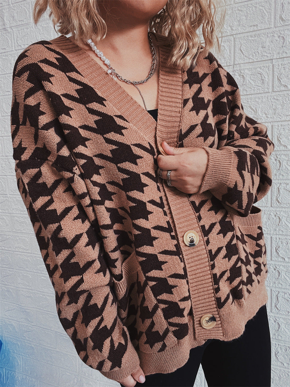Damen gemütlicher Strickcardigan mit modernen Hahnentrittmuster und Knopfdetails EB