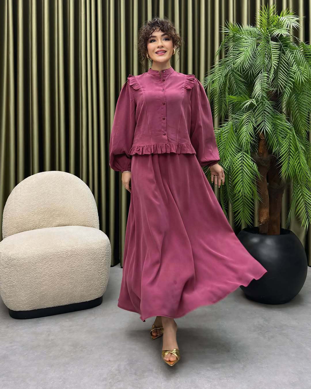 Damen Elegantes langes Kleid mit Rüschendetail EB