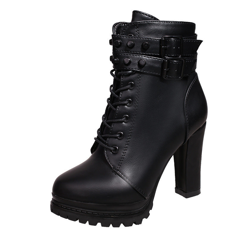 Damen Stiefeletten mit modischem Riemen und robustem Profilsohle EB