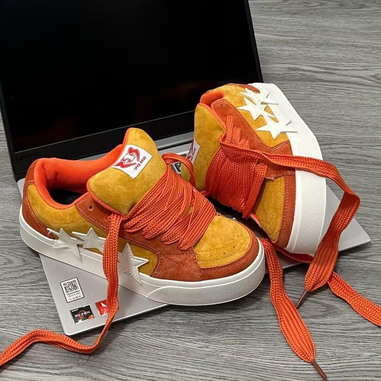Damen Sportliche Sneaker mit auffälligen Stern-Applikationen EB