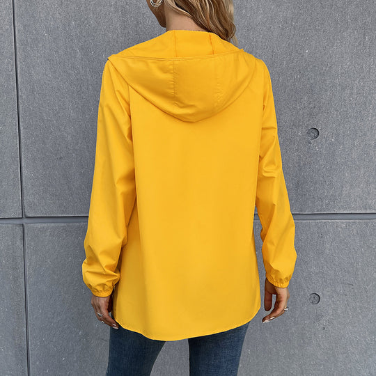 Damen leichte Regenjacke mit praktischer Kapuze und seitlichen Taschen EB